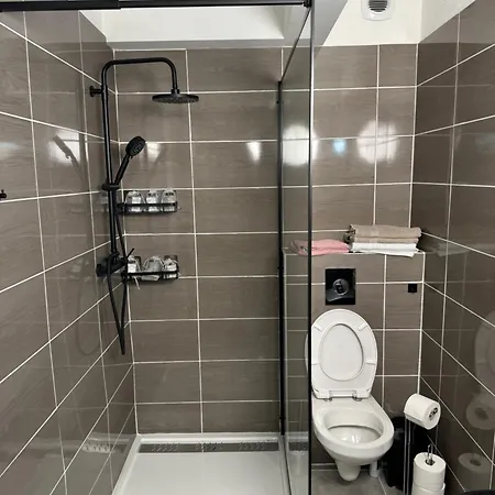 A - 10 Min De La ニース