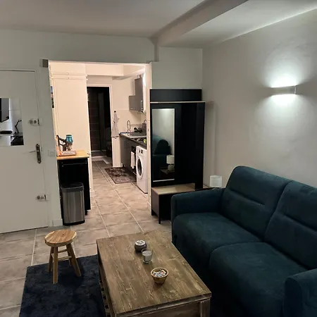 A - 10 Min De La ニース